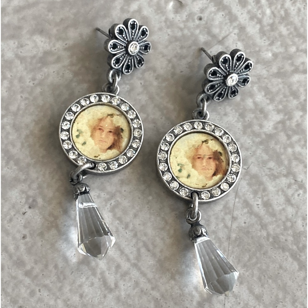 Dolce & Gabbana authentic vintage baroque pendant portrait drop earrings crystal